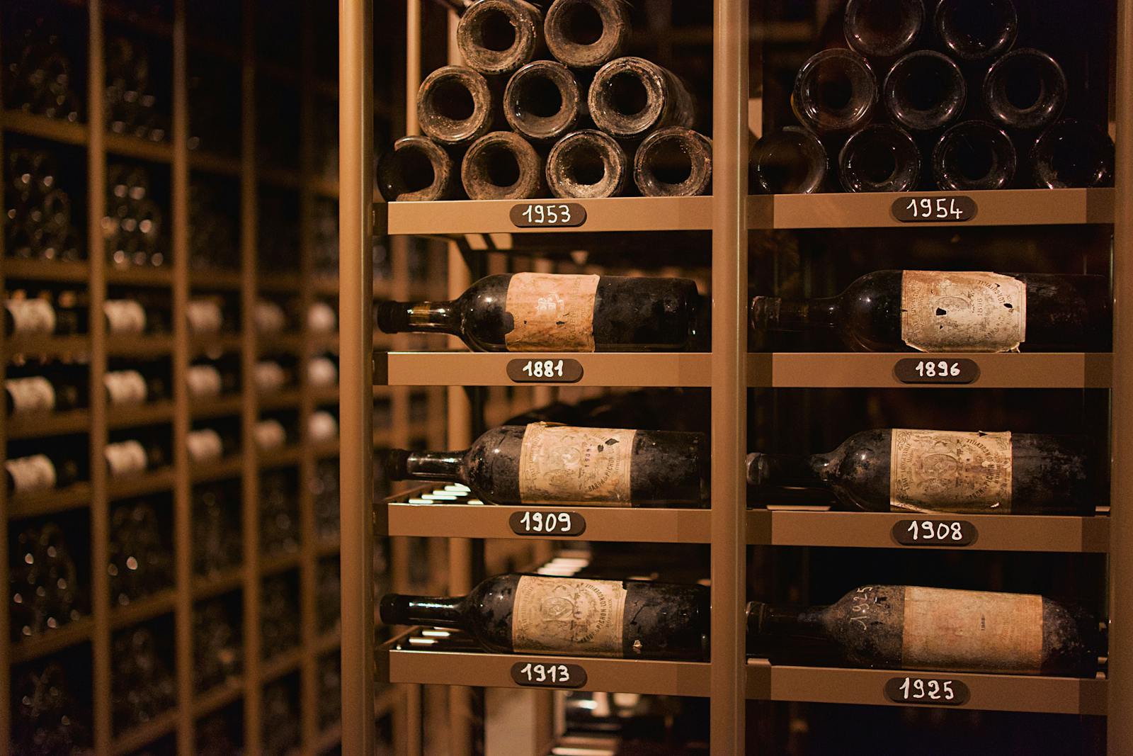 A pale gold library bottle of Vermora Blanco 2019.